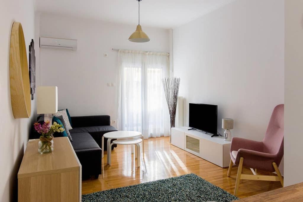 アテネBrand New Decorated Flat For 4 Ppl In Pagratiアパートメント エクステリア 写真