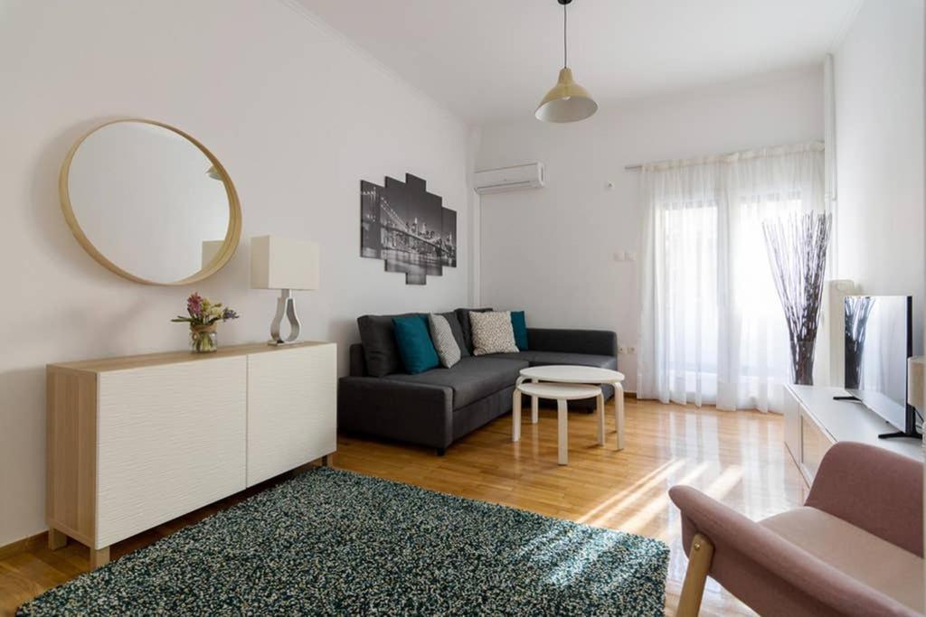 アテネBrand New Decorated Flat For 4 Ppl In Pagratiアパートメント エクステリア 写真