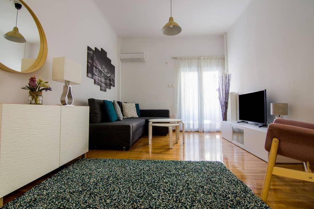 アテネBrand New Decorated Flat For 4 Ppl In Pagratiアパートメント エクステリア 写真
