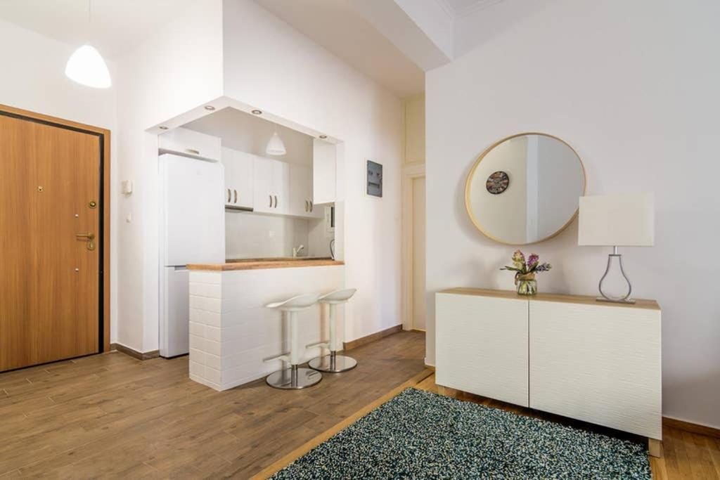 アテネBrand New Decorated Flat For 4 Ppl In Pagratiアパートメント エクステリア 写真