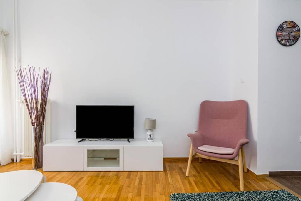 アテネBrand New Decorated Flat For 4 Ppl In Pagratiアパートメント エクステリア 写真